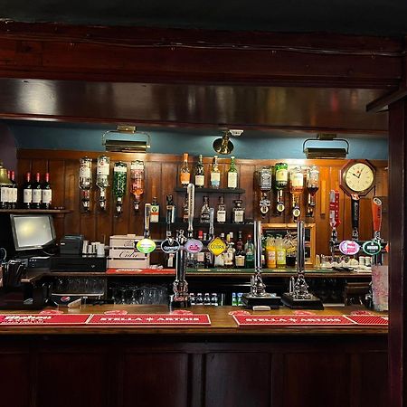 Roebuck Inn Стивенэйдж Экстерьер фото