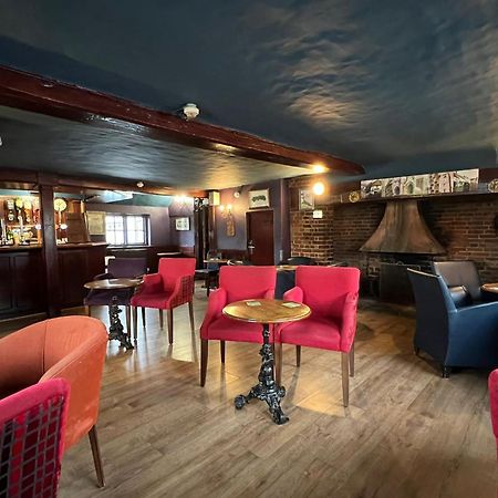Roebuck Inn Стивенэйдж Экстерьер фото
