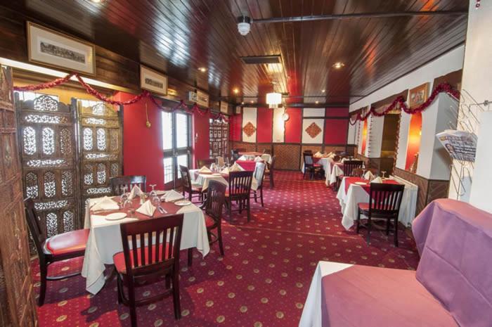Roebuck Inn Стивенэйдж Экстерьер фото