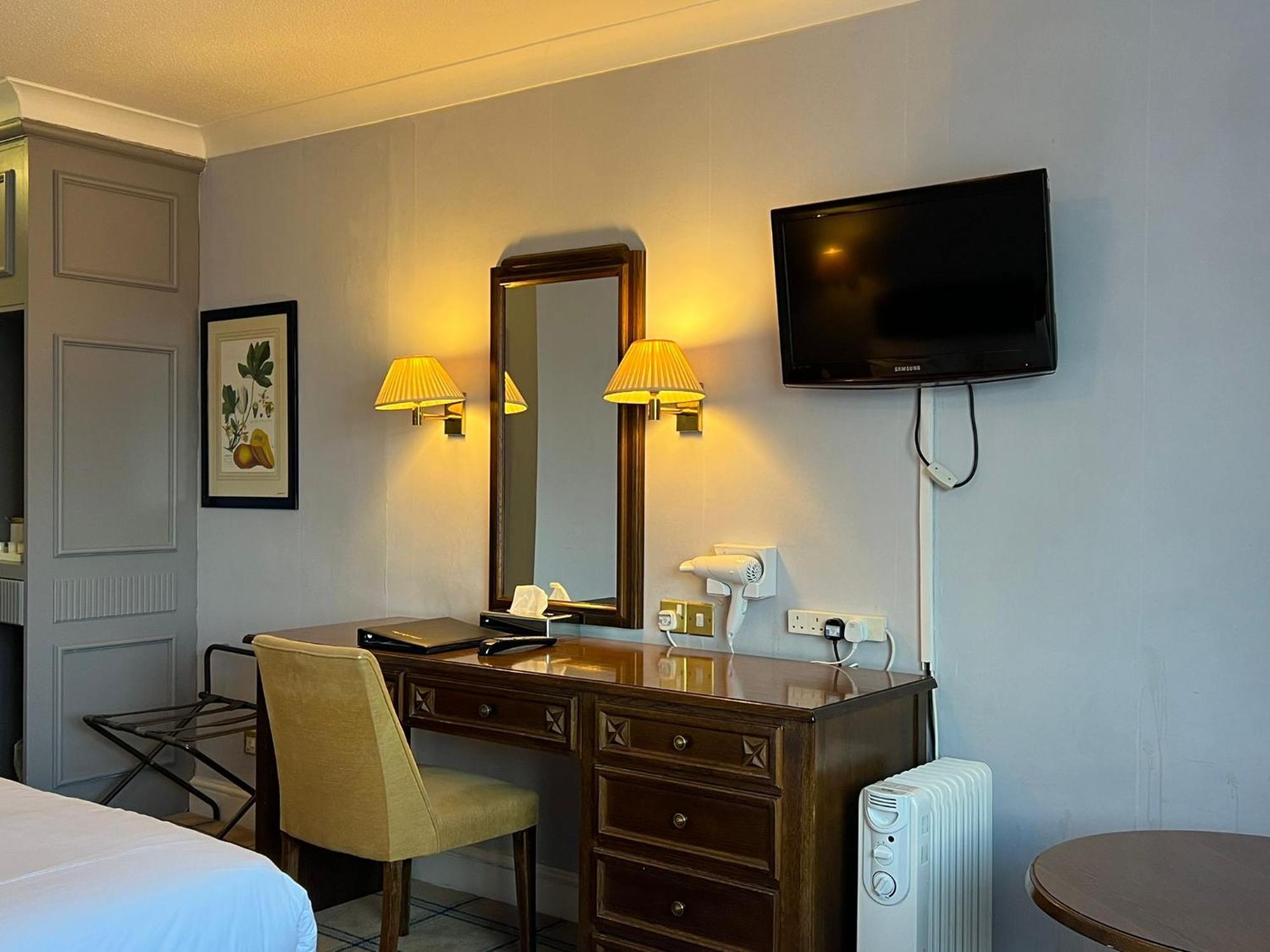 Roebuck Inn Стивенэйдж Экстерьер фото
