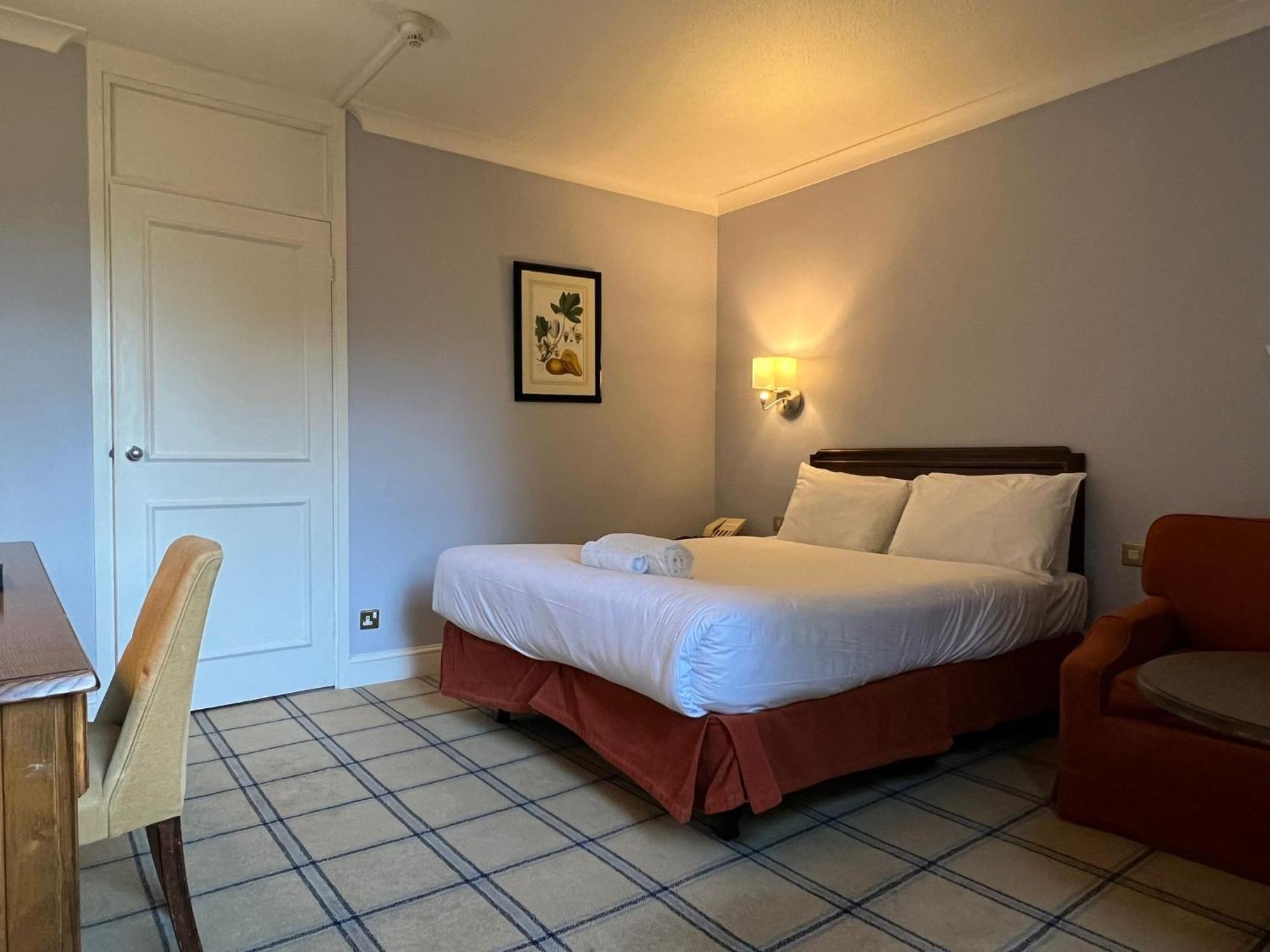 Roebuck Inn Стивенэйдж Экстерьер фото