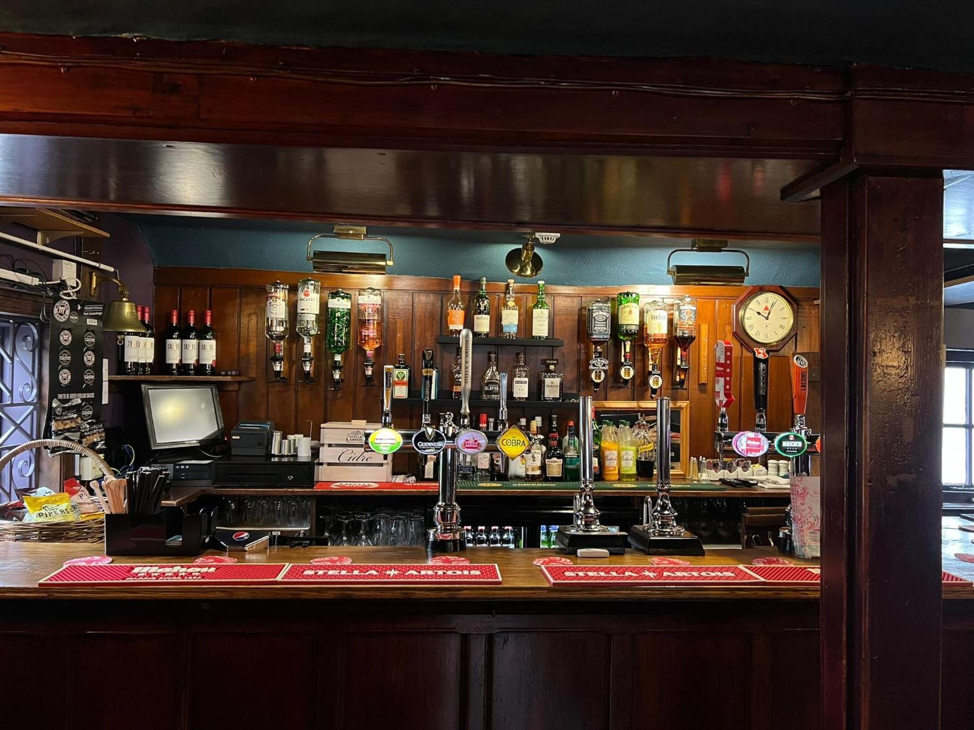Roebuck Inn Стивенэйдж Экстерьер фото
