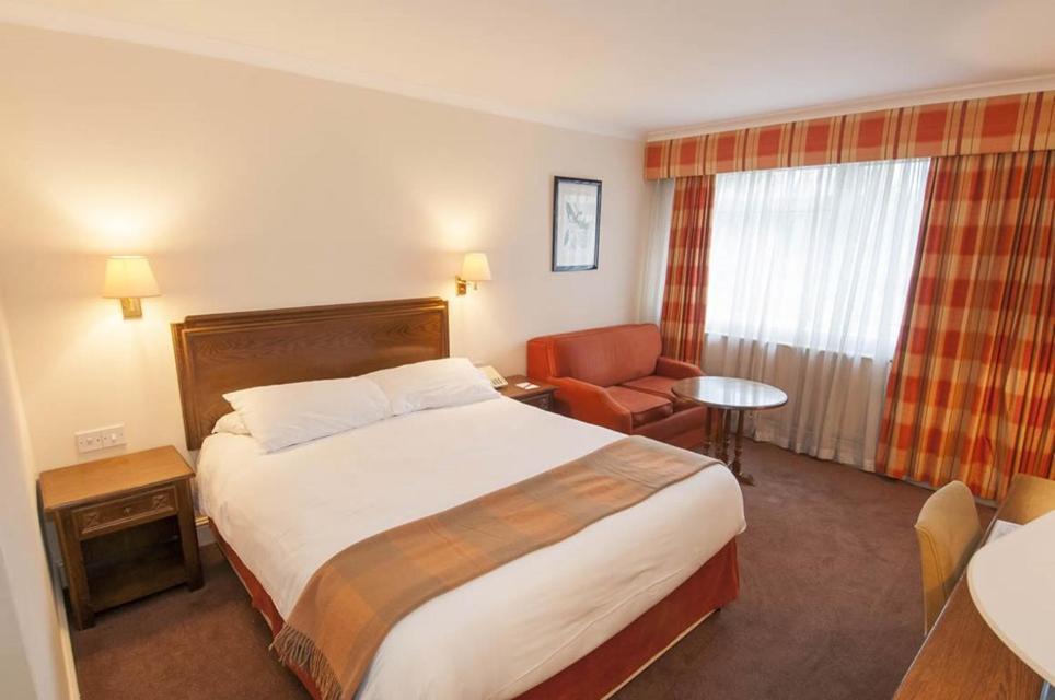 Roebuck Inn Стивенэйдж Экстерьер фото