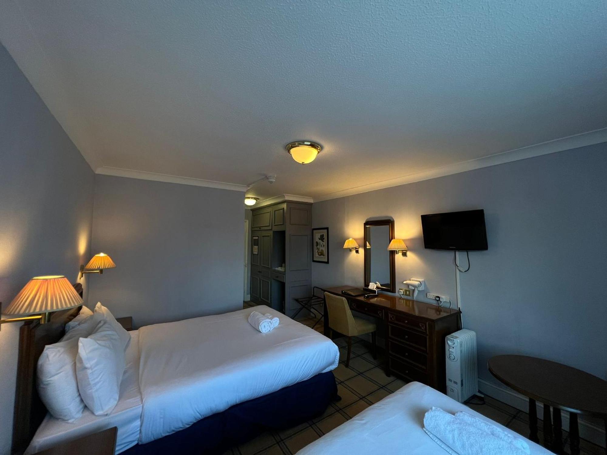 Roebuck Inn Стивенэйдж Экстерьер фото